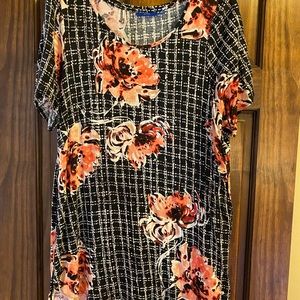 Apt. 9 Short Sleeve Blouse with high cut sides